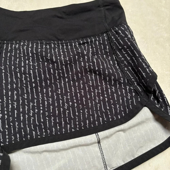 Lululemon Womens Speed Shorts Size 6 Manifesto Pinstripe Black White Rare - Picture 2 of 8